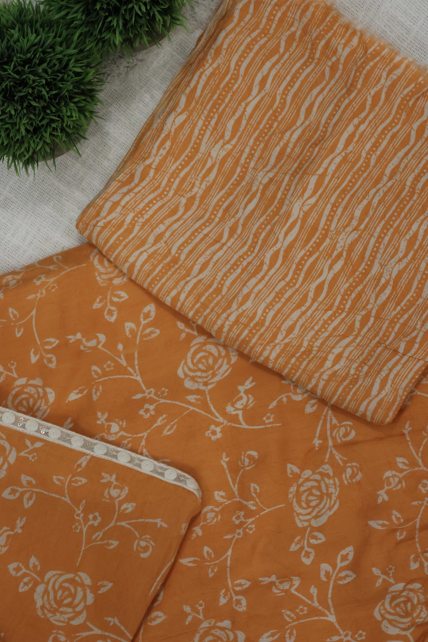 Muslin rose print saree with blouse