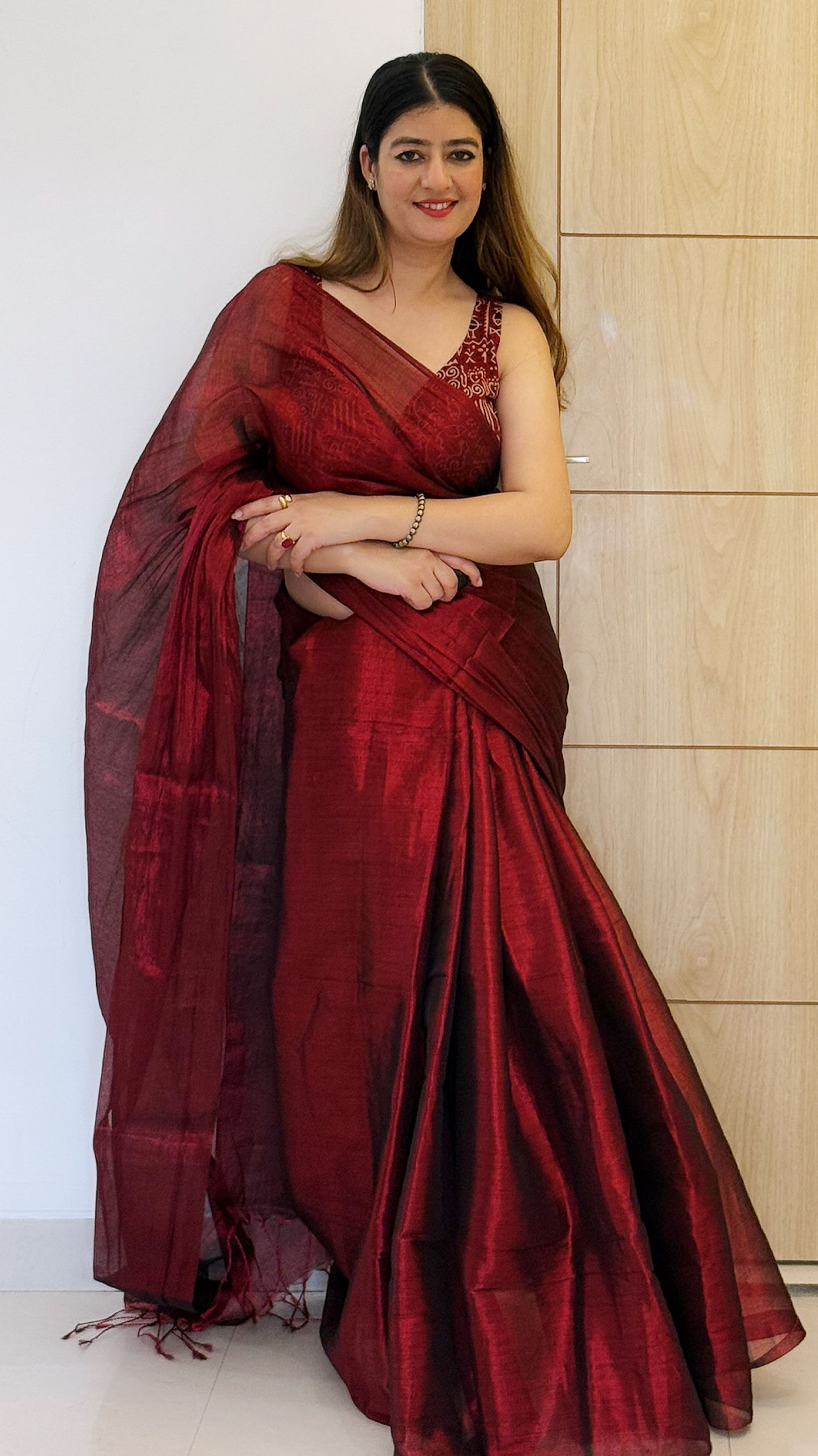 Scarlet Radiance – Graceful Maroon Tissue Saree