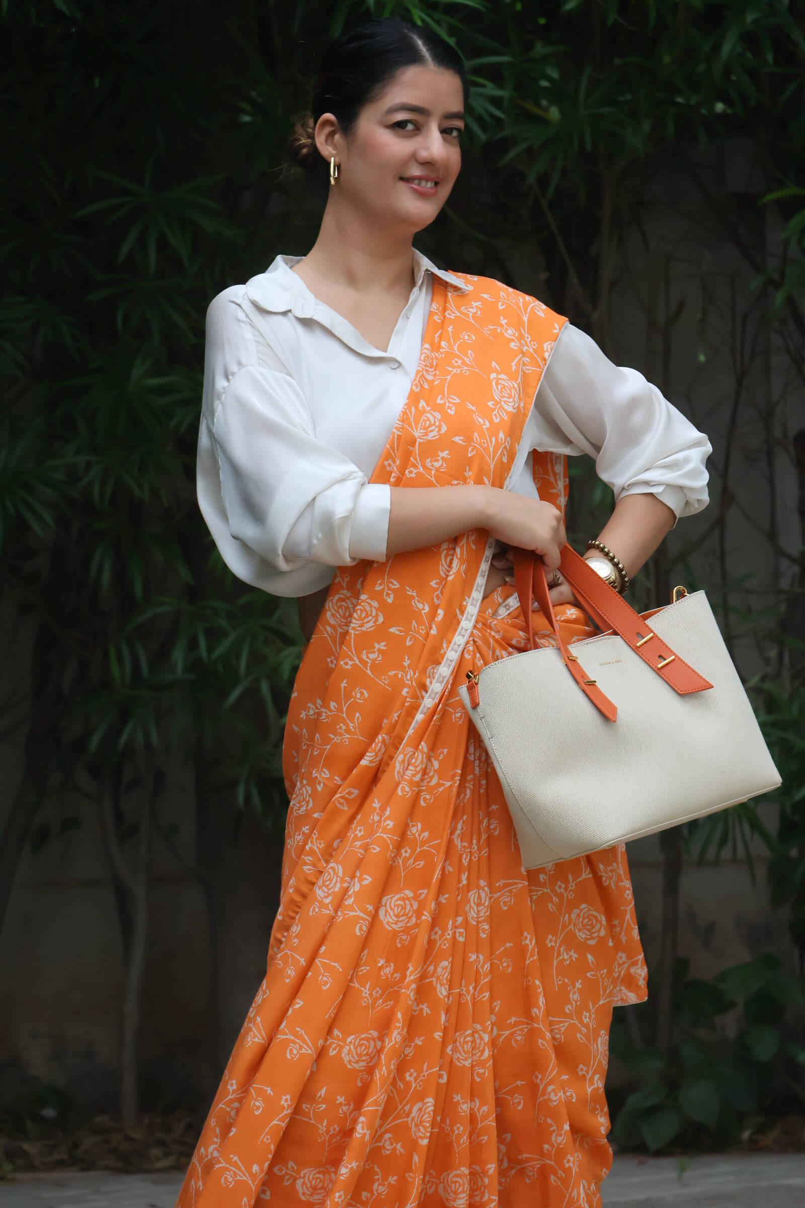 Muslin rose print saree with blouse
