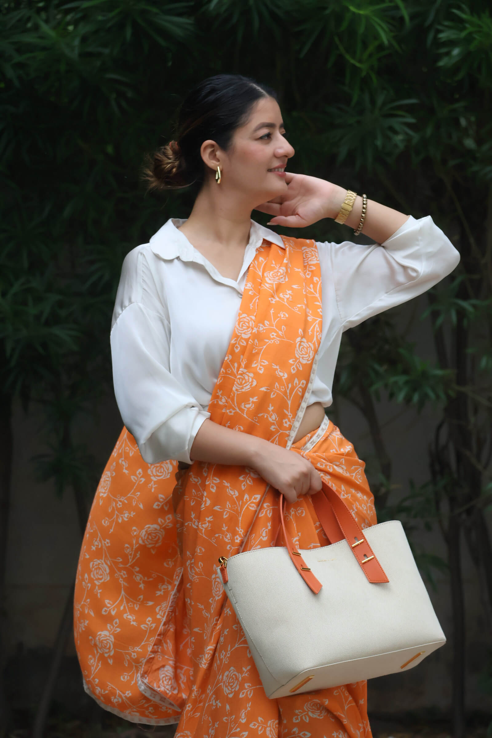 Muslin rose print saree with blouse