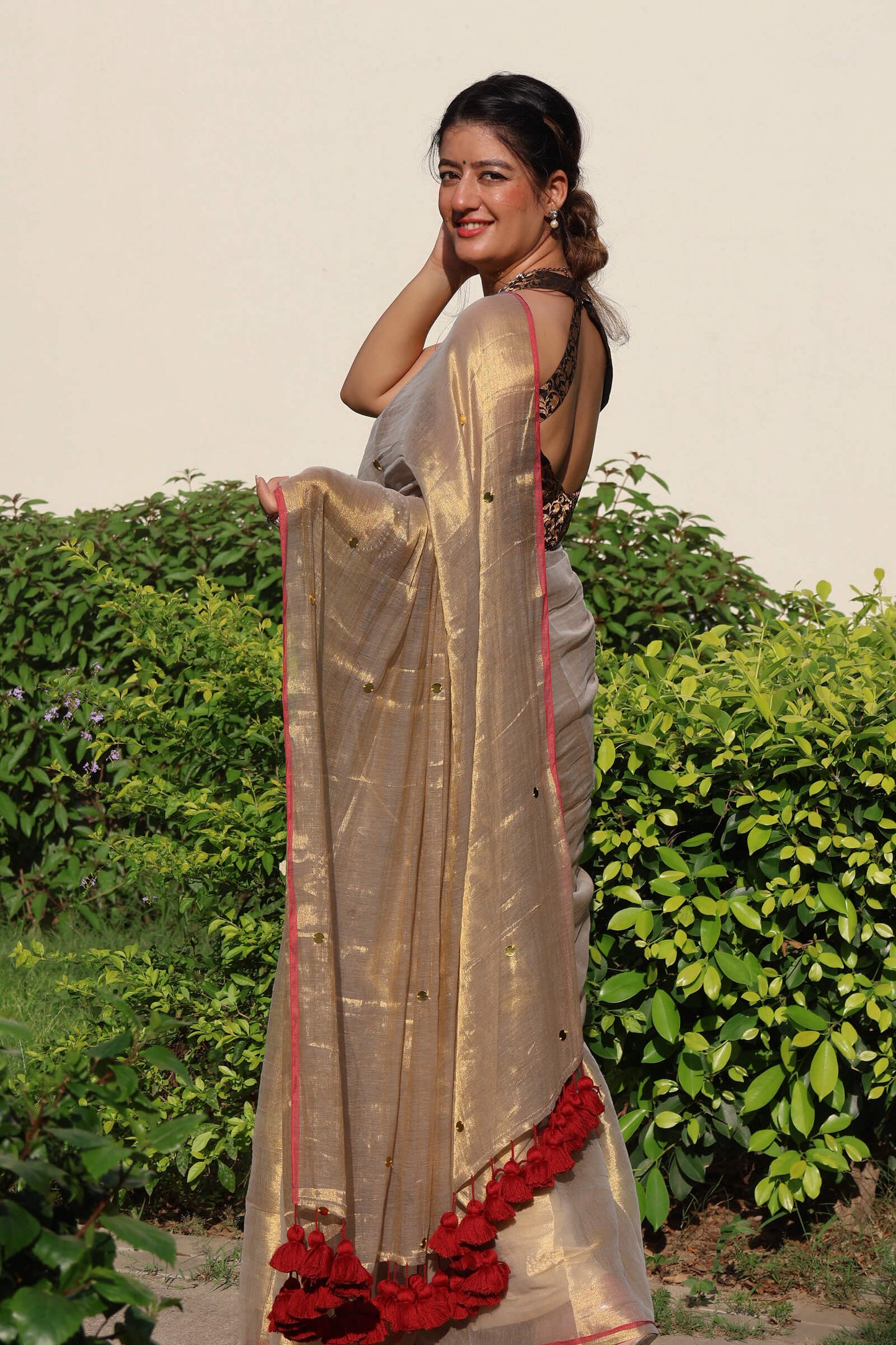 Demure - Elegant Tissue Saree Without Blouse